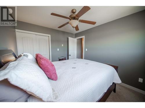 7055 93/95 Highway, Wasa, BC - Indoor Photo Showing Bedroom