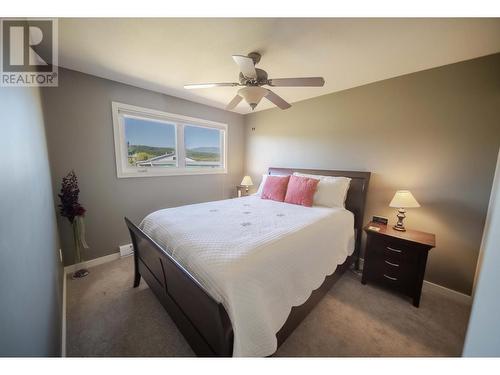 7055 93/95 Highway, Wasa, BC - Indoor Photo Showing Bedroom