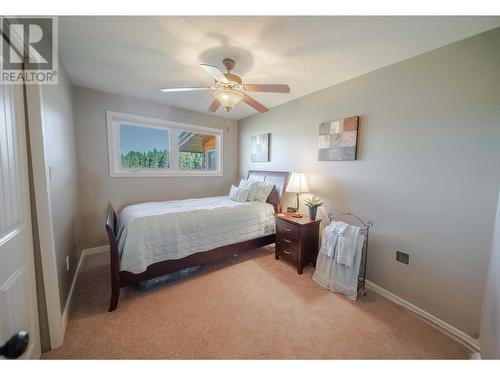 7055 93/95 Highway, Wasa, BC - Indoor Photo Showing Bedroom