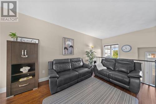 109 Rinkside Court, Sudbury, ON - Indoor Photo Showing Living Room