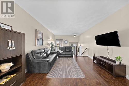 109 Rinkside Court, Sudbury, ON - Indoor Photo Showing Living Room