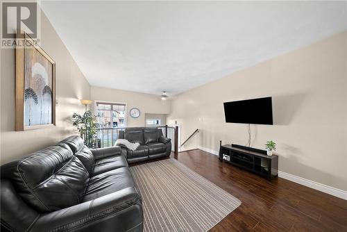 109 Rinkside Court, Sudbury, ON - Indoor Photo Showing Living Room