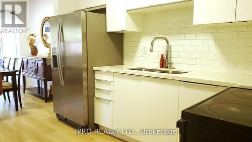 6 Carisbrooke Court, Brampton, ON - Indoor Photo Showing Kitchen With Double Sink With Upgraded Kitchen