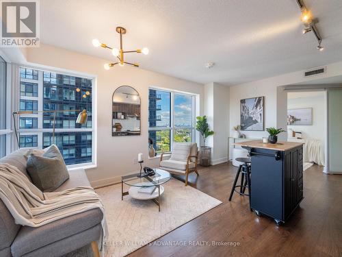 3004 - 7 Mabelle Avenue, Toronto, ON - Indoor Photo Showing Living Room