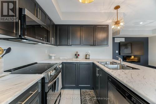 27 - 100 Dufay Road, Brampton, ON - Indoor Photo Showing Kitchen With Double Sink With Upgraded Kitchen