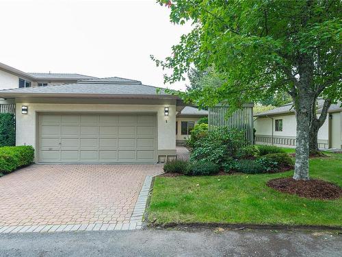 5-4701 Lochside Dr, Saanich, BC 