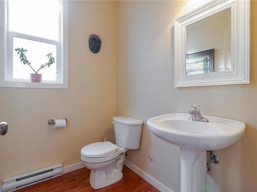 1799 White Blossom Way, Nanaimo, BC - Indoor Photo Showing Bathroom