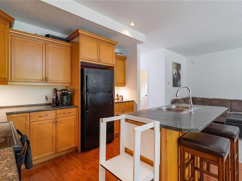 1799 White Blossom Way, Nanaimo, BC - Indoor Photo Showing Kitchen With Double Sink