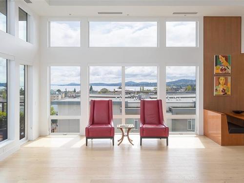 603-2461 Sidney Ave, Sidney, BC - Indoor Photo Showing Living Room