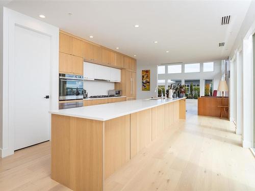 603-2461 Sidney Ave, Sidney, BC - Indoor Photo Showing Kitchen