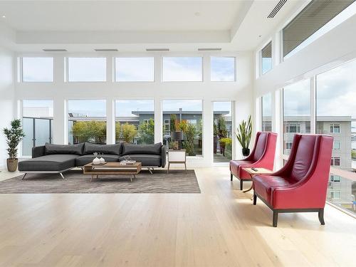 603-2461 Sidney Ave, Sidney, BC - Indoor Photo Showing Living Room