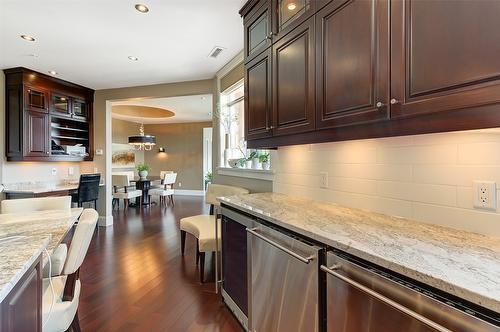 1702-1160 Bernard Avenue, Kelowna, BC - Indoor Photo Showing Kitchen