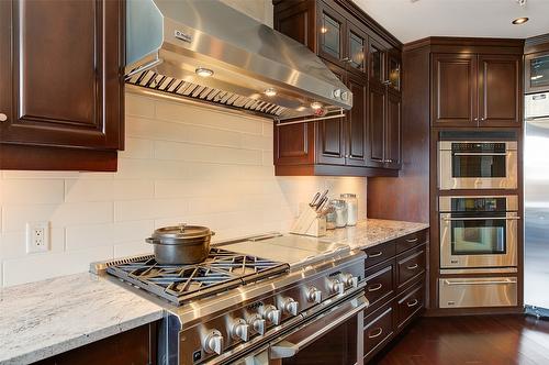 1702-1160 Bernard Avenue, Kelowna, BC - Indoor Photo Showing Kitchen With Upgraded Kitchen