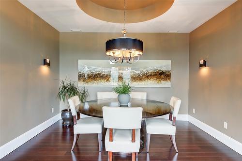 1702-1160 Bernard Avenue, Kelowna, BC - Indoor Photo Showing Dining Room