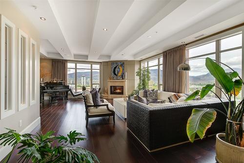 1702-1160 Bernard Avenue, Kelowna, BC - Indoor With Fireplace