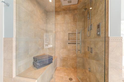 1702-1160 Bernard Avenue, Kelowna, BC - Indoor Photo Showing Bathroom