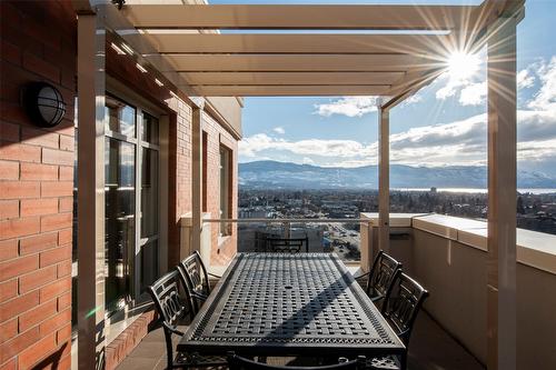 1702-1160 Bernard Avenue, Kelowna, BC -  With Exterior