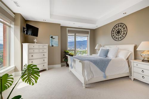 1702-1160 Bernard Avenue, Kelowna, BC - Indoor Photo Showing Bedroom