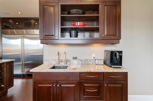 1702-1160 Bernard Avenue, Kelowna, BC - Indoor Photo Showing Kitchen With Upgraded Kitchen