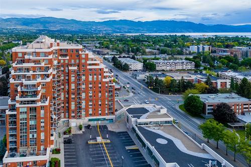 1702-1160 Bernard Avenue, Kelowna, BC - Outdoor With View