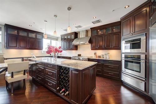 1702-1160 Bernard Avenue, Kelowna, BC - Indoor Photo Showing Kitchen With Upgraded Kitchen