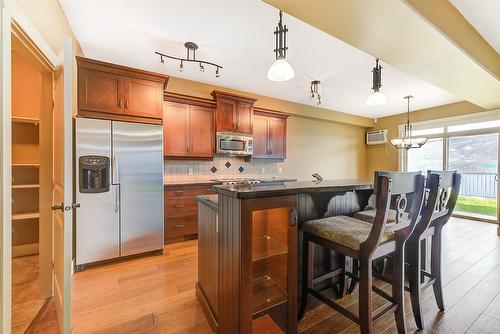 108-4350 Ponderosa Drive, Peachland, BC - Indoor Photo Showing Kitchen