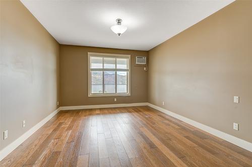 108-4350 Ponderosa Drive, Peachland, BC - Indoor Photo Showing Other Room