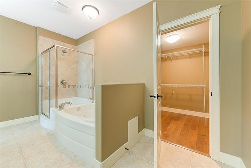 108-4350 Ponderosa Drive, Peachland, BC - Indoor Photo Showing Bathroom