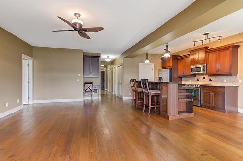 108-4350 Ponderosa Drive, Peachland, BC - Indoor Photo Showing Kitchen