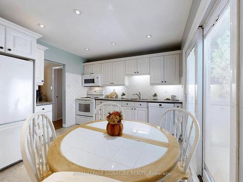 26 Ravencliff Cres, Toronto, ON - Indoor Photo Showing Dining Room