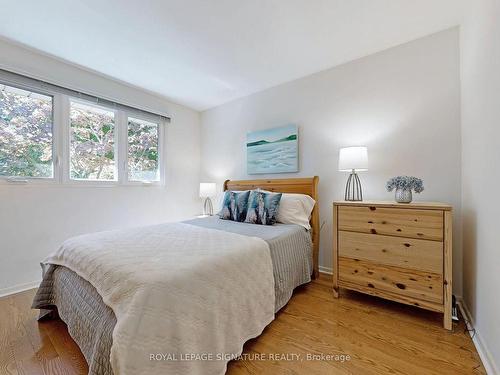 26 Ravencliff Cres, Toronto, ON - Indoor Photo Showing Bedroom