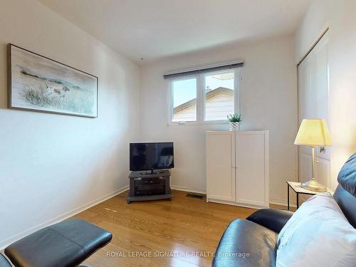 26 Ravencliff Cres, Toronto, ON - Indoor Photo Showing Living Room