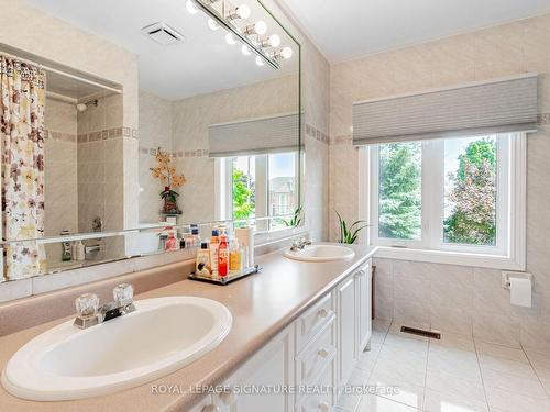 6 Boxwood Cres, Markham, ON - Indoor Photo Showing Bathroom