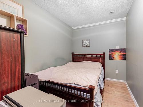 6 Boxwood Cres, Markham, ON - Indoor Photo Showing Bedroom