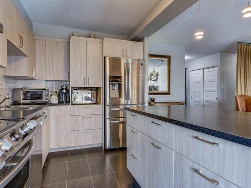 Kitchen - 404-2505 Av. Du Havre-Des-Îles, Laval (Chomedey), QC 