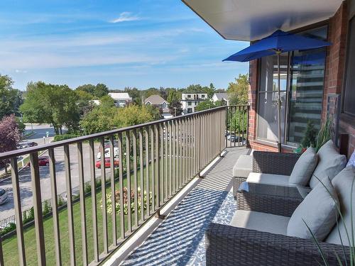 Terrasse - 404-2505 Av. Du Havre-Des-Îles, Laval (Chomedey), QC 