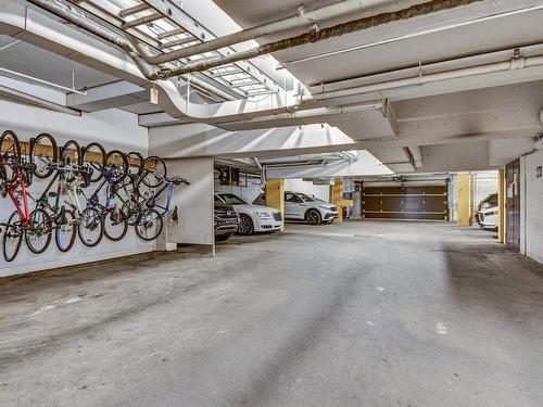 Garage - 404-2505 Av. Du Havre-Des-Îles, Laval (Chomedey), QC 