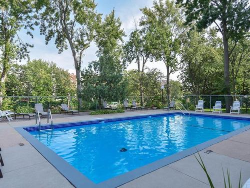 Piscine - 404-2505 Av. Du Havre-Des-Îles, Laval (Chomedey), QC 