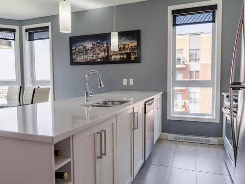 Kitchen - 509-1 Rue Édouard-Lalonde, Vaudreuil-Dorion, QC - Indoor Photo Showing Kitchen With Double Sink With Upgraded Kitchen