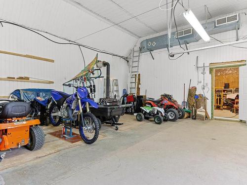 Garage - 25 Rg Du Quarante, Saint-Louis-De-Gonzague, QC - Indoor Photo Showing Garage