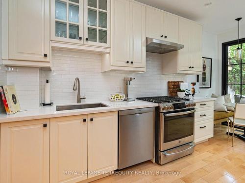 157 Claremont St, Toronto, ON - Indoor Photo Showing Kitchen With Upgraded Kitchen