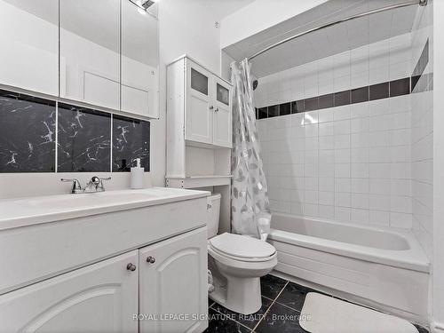 16-20 Hainford St, Toronto, ON - Indoor Photo Showing Bathroom