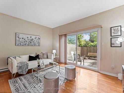 16-20 Hainford St, Toronto, ON - Indoor Photo Showing Living Room