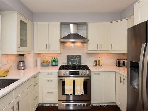 59-4635 Regents Terr, Mississauga, ON - Indoor Photo Showing Kitchen With Stainless Steel Kitchen