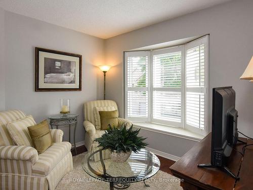 59-4635 Regents Terr, Mississauga, ON - Indoor Photo Showing Living Room