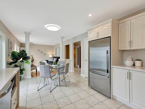 162 Silverlace Circ, Hamilton, ON - Indoor Photo Showing Kitchen