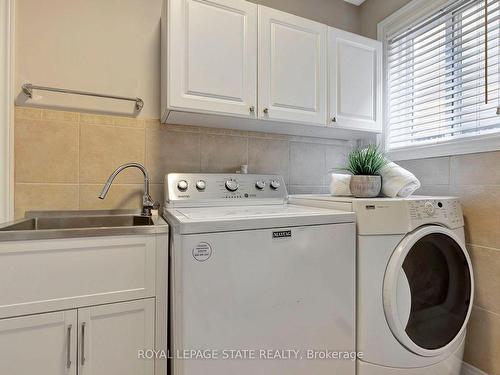 162 Silverlace Circ, Hamilton, ON - Indoor Photo Showing Laundry Room