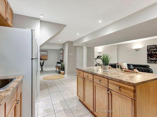 162 Silverlace Circ, Hamilton, ON - Indoor Photo Showing Kitchen