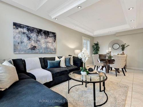 162 Silverlace Circ, Hamilton, ON - Indoor Photo Showing Living Room