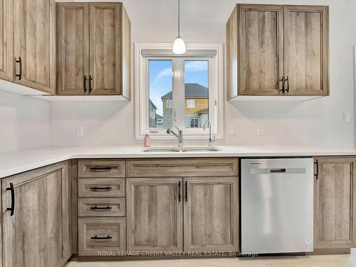 104 Sass Cres, Brant, ON - Indoor Photo Showing Kitchen With Double Sink